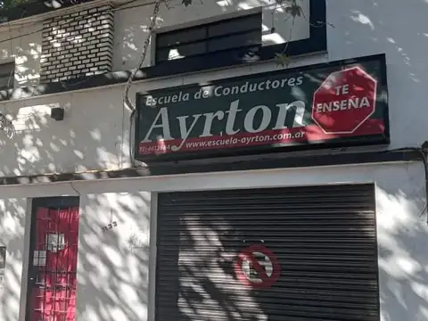 Local a la calle, se entrega completamente pintado