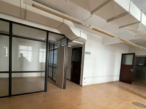 Oficina en Alquiler al Este