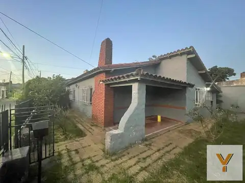 Casa en venta - 3 Dormitorios 1 Baño - Cocheras - 410Mts2 - General Rodríguez