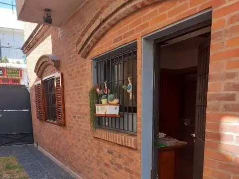 Casa  en Venta ubicado en Quilmes Oeste, Quilmes, G.B.A. Zona Sur - SVN0275_LP584061_1