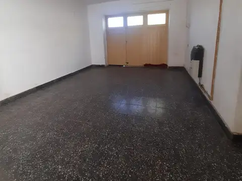 Casa 5 ambientes con 1 baño