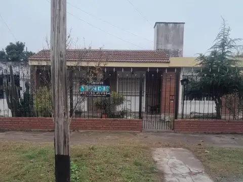 Casa 5 ambientes con 1 baño