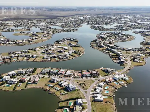 Lote a la laguna en venta en Área 5 San Sebastián