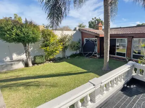 VENTA CASA 5 AMBIENTES EN VILLA ADELINA