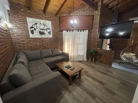VENTA CASA 5 AMBIENTES EN VILLA ADELINA
