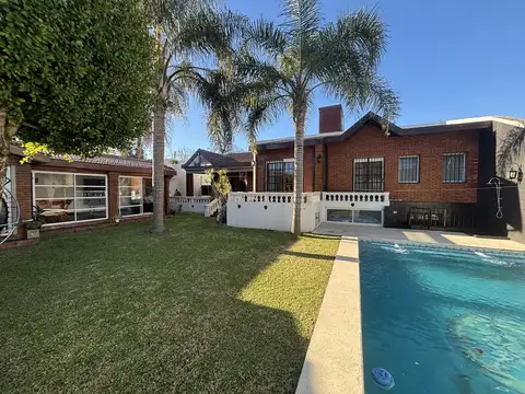 Casa 5 ambientes con 2 baños
