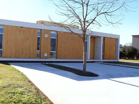 Casa en Alquiler en Haras Santa Maria, USD 1.300