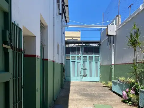 Galpon en Venta 43  mts Fondo
