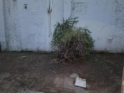 Casa 2 ambientes con 1 baño