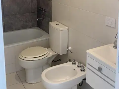 Simón Bolívar 100, Piso PB