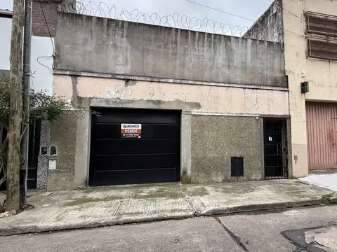 Casa sobre lote propio con garage galpon depósito Venta en Pompeya