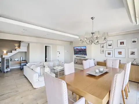 VENTA. TRIPLEX, AMOBLADO.LANUS OESTE. TERRAZA EXCLUSIVA CON PARRILLA, PILETA. VISTA ABIERTA.