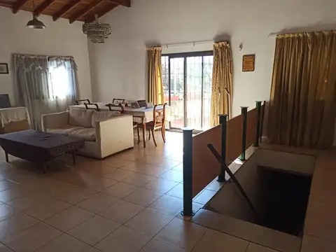 Casa en Venta con 4 cocheras