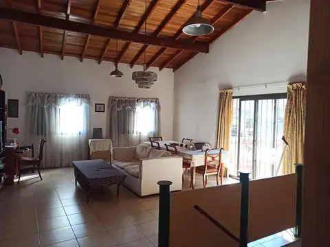 Casa 7 ambientes con 3 baños