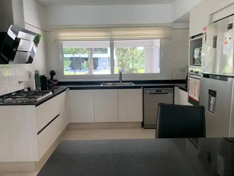 Casa en Venta en Club Miralagos, USD 330.000