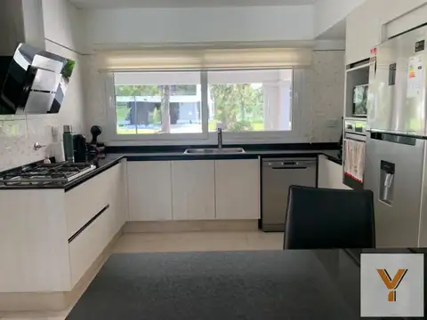 Casa en Venta en Club Miralagos, USD 330.000