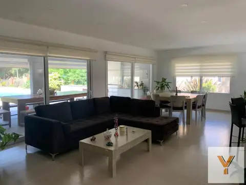 Casa 5 ambientes con 3 baños