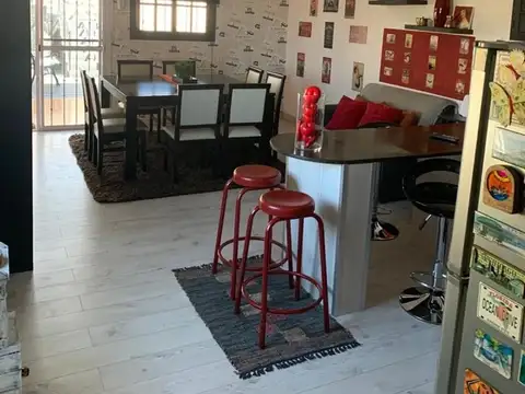 Casa 4 ambientes con 2 baños