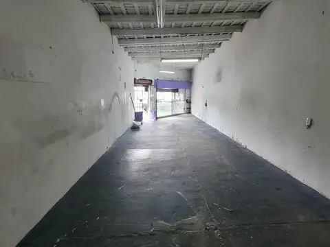 Local Comercial en Alquiler en Morón Norte sobre Avenida – 60 m² con Vidriera
