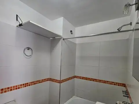 LUMINOSO MONOAMBIENTE CON BALCÓN