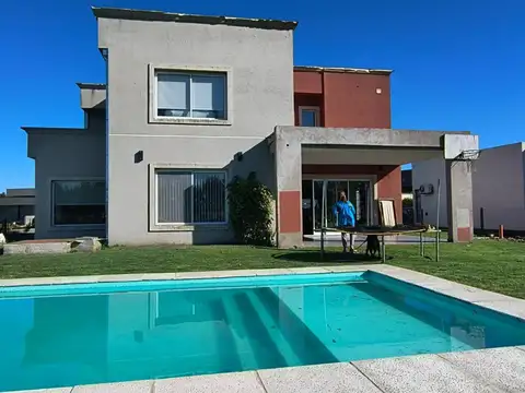 Casa 5 ambientes con Piscina Climatizada