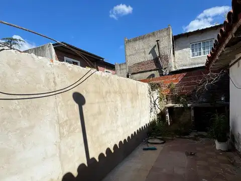 casa en alquiler en Monte Chingolo con patio
