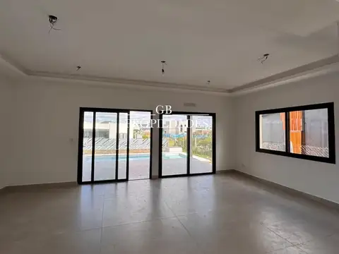 Casa 4 ambientes con 3 baños