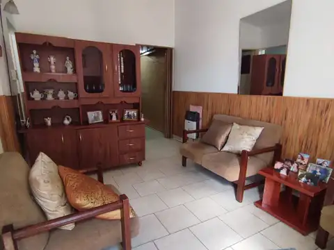 Casa 4 ambientes con 1 baño