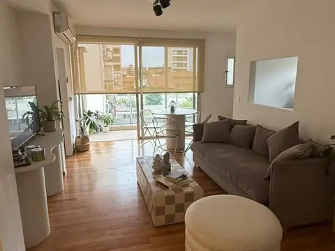 Impecable 2 ambientes con vestidor, balcón y cochera