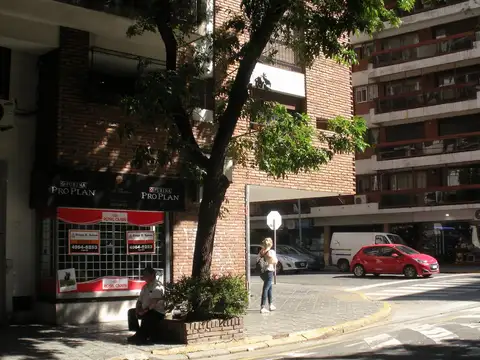 Beruti esq Julián Alvarez