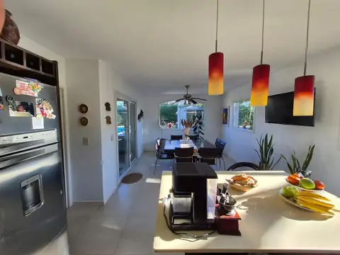 Casa 5 ambientes con 4 baños