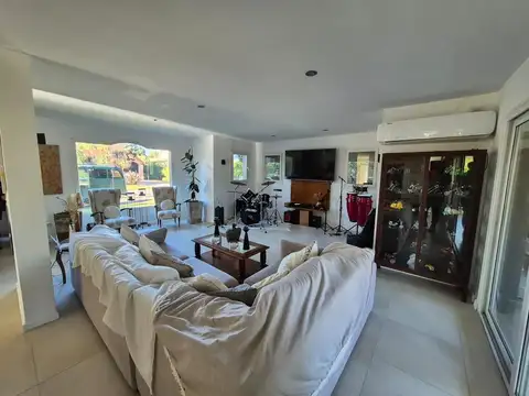 Casa en Venta con 6 cocheras