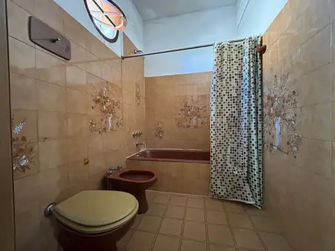 Venta casa 4 amb Cochera + Pileta- Caseros