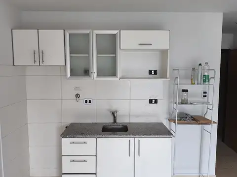 DEPARTAMENTO 1 AMBIENTE CON BALCÓN Y VISTA AL CONTRAFRENTE. AV. MITRE 1660 PISO 10 "C" AVELLANEDA