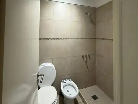 DEPARTAMENTO EN CENTRO DE ESCOBAR CON COCHERA