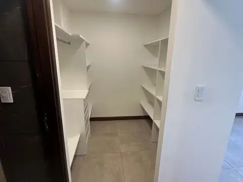 Departamento en Venta en Villa Hipodromo, USD 175.000