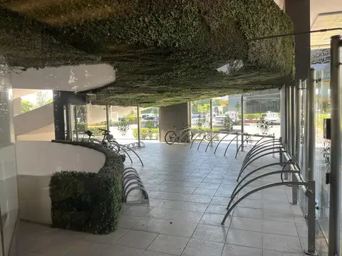 Oficina en Venta con 18 cocheras