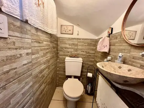 CASA EN VILLA MAIPU 4 AMBIENTES CON PATIO Y BALCON