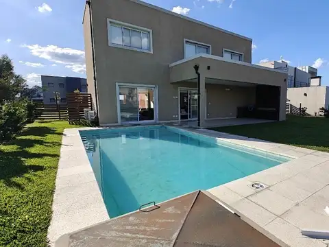 Casa moderna 3 dormitorios con pileta