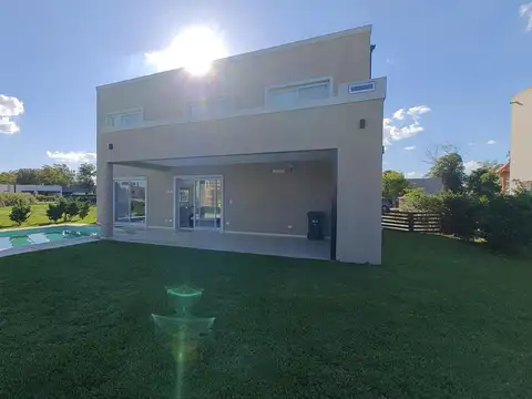 Barrio Santa Lucía - Pilar del Este,  Almte. Guillermo Brown 4224
