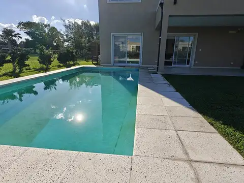 Casa en Venta en Pilar del Este - Santa Lucia, USD 175.000