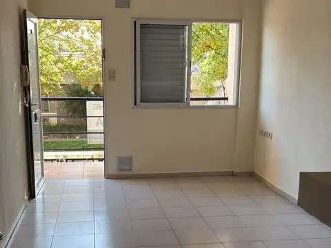 Depto Tipo Casa en Alquiler de 2 dormitorios