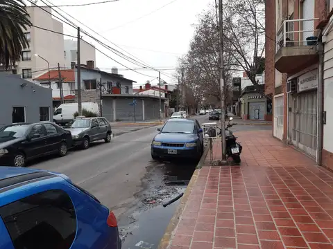 ALQUILER LOCAL A METROS AV. DE MAYO CON BAÑO Y AIRE ACONDICIONADO