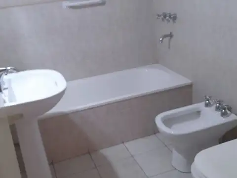 Castro Barros 200, Piso 3