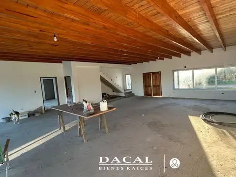 Calle 54 e/ Montevideo y 3 de Abril s/n 100