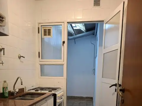 Departamento 2 ambientes con patio PB Muy Buen estado  