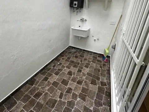 Depto. tipo PH a ESTRENAR con 2 dormitorios  y patio. APTO PROFESIONAL.