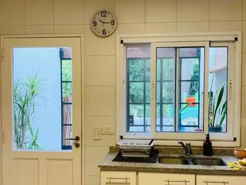 Duplex 3 Amb con Patio Cubierto, Jardin Trasero y Cochera