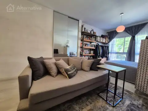 Av Paseo Colon  al 1100 entre Humberto 1° y Av San Juan