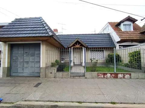 NUEVO VALOR - Muy linda casa con 3 dormitorios, escritorio y fondo con gran quincho